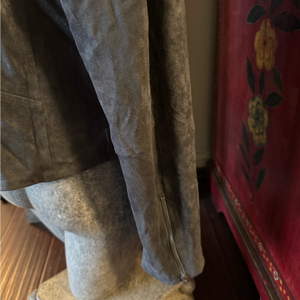 Lulu’s suede jacket - Picture 5 of 5